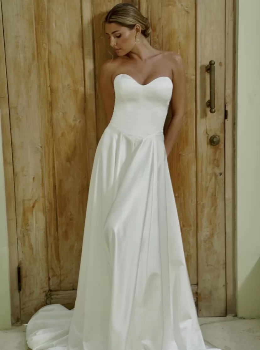 London - Kate Gubanyi hand-made wedding dresses