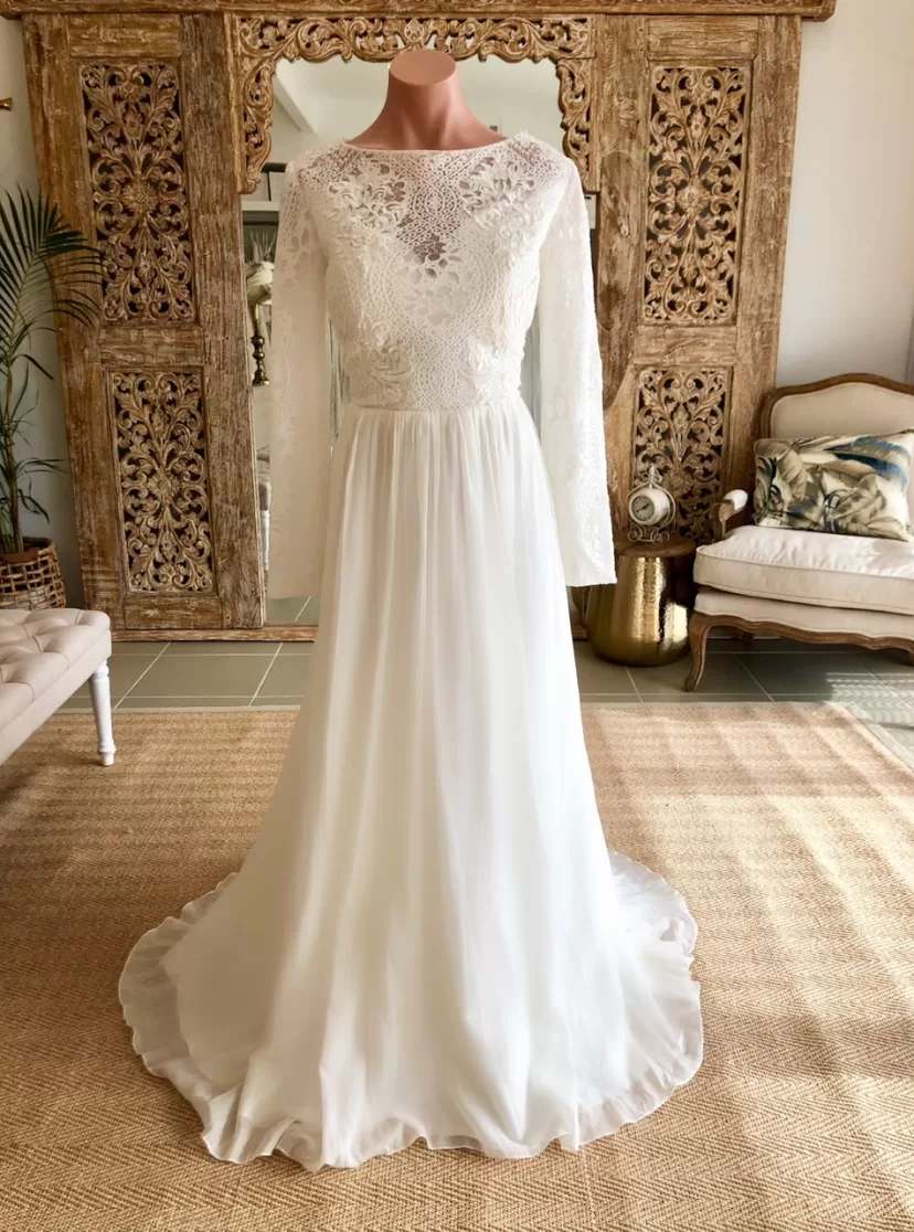 Sophia // Size 18-20 - Kate Gubanyi hand-made wedding dresses
